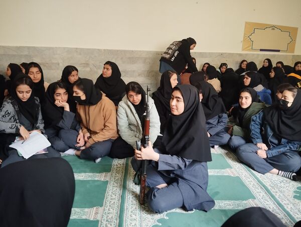 آموزش آمادگی دفاعی در سطح مدارس شهر آشخانه