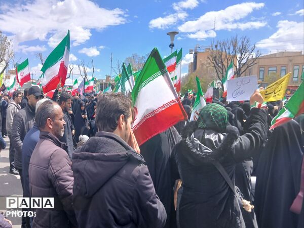 در فراق رهبر شهیدمان به میدان آمدیم 