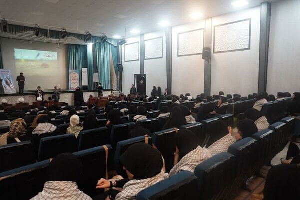 اعزام دانش‌آموزان دختر شهرستان‌های تهران به اردوهای راهیان نور