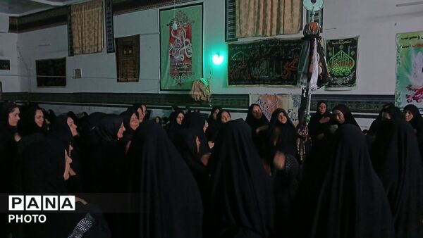 مراسم شب عاشورا در حسینیه مخلصین حسین دهستان حاجی آباد 