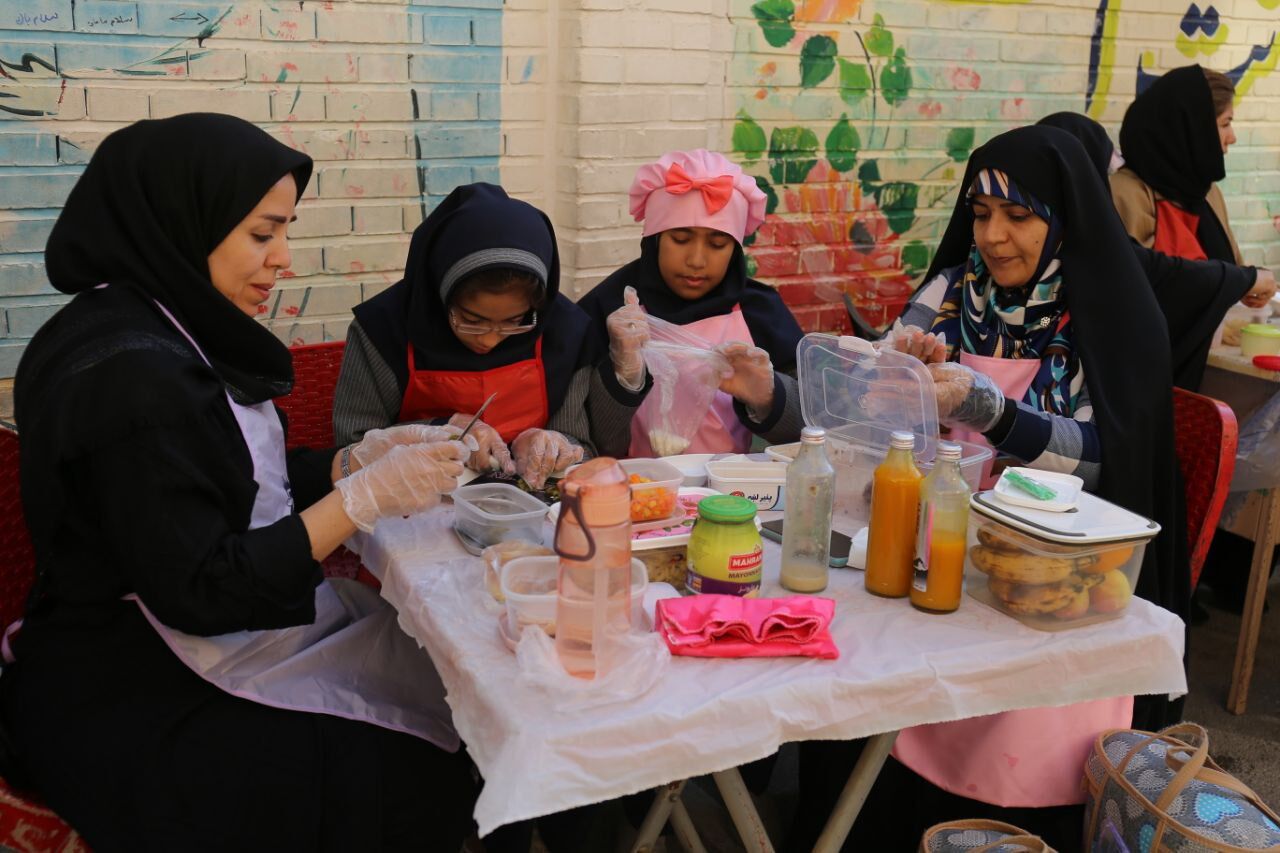 مدرسه زینبیه تبریز میان خنده‌ی دختران و نگاه پرمهر مادران،  جان گرفت