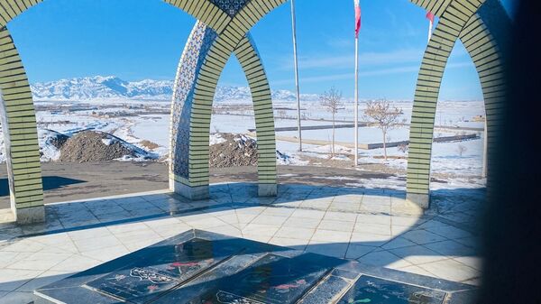 غبار روبی گلزار شهدای گمنام شهرستان باخرز 