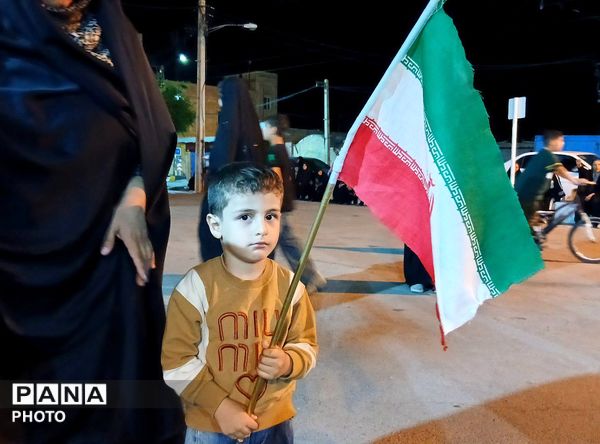 همراهی کودکان جعفرآباد تا آستان شهدای گمنام در شب هشتاد و یکم