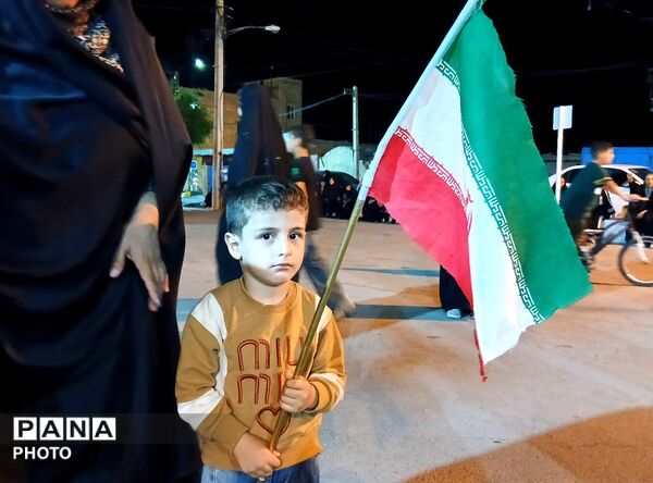همراهی کودکان جعفرآباد تا آستان شهدای گمنام در شب هشتاد و یکم