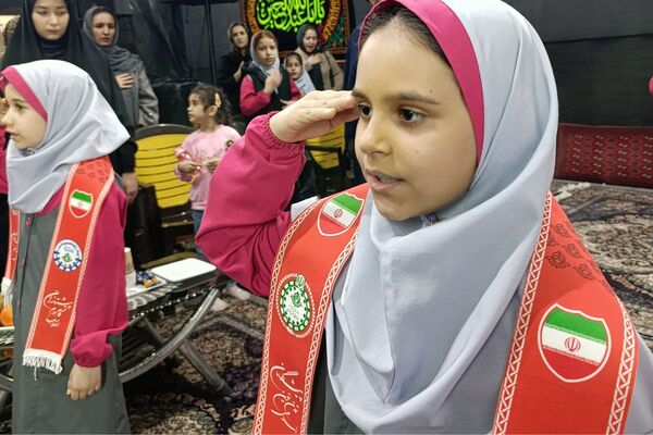  جشن «گل‌های زهرایی» در حسینیه شهدا با حضور دانش‌آموزان دبستان شهید طهرانی‌مقدم