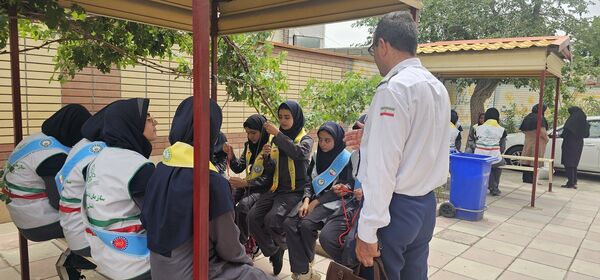 بازدید ارزیاب سازمان دانش‌آموزی کشور از فعالیت‌های مدارس تمام تشکیلاتی استان البرز 