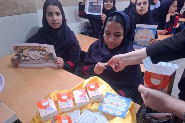 طرح توزیع مکمل‌های آهن و ویتامین D میان دانش‌آموزان متوسطه در مدارس ملارد