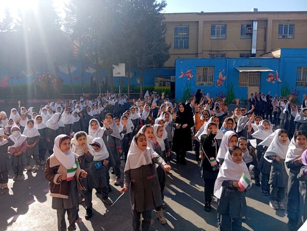 گرامیداشت حماسه ۹ دی ماه در دبستان دخترانه نرجس یک 
