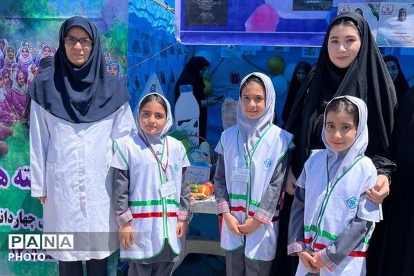 برپایی غرفه پرورشی و سلامت به مناسبت بزرگداشت هفته معلم 