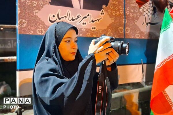 صحنه دیگری از عشق و ارادت ملت به رهبر در سومین شب سال جدید در شهرستان باشت