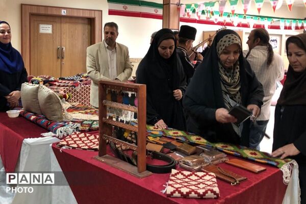 از عطر غذاهای سنتی تا رنگین‌کمان اقوام ایران در دبستان هدی