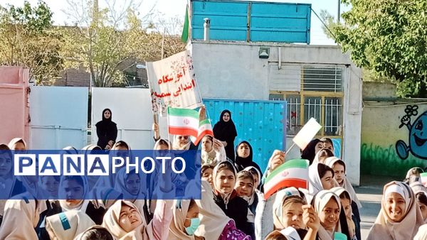 روزی شاد در دبستان سمیه کاشمر 