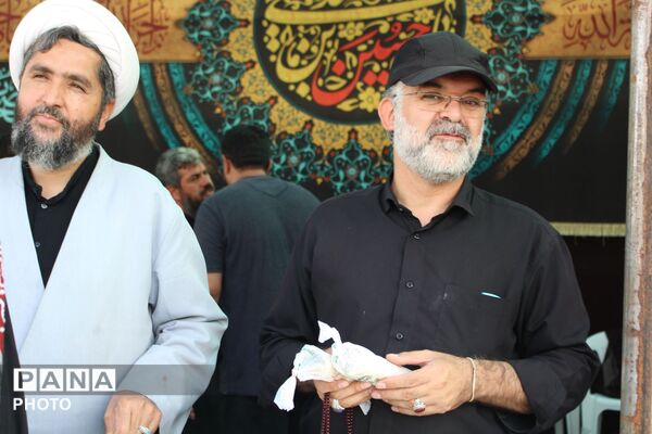 همدلی مسئولان و خادمان در خدمت به زائران رهبر شهید