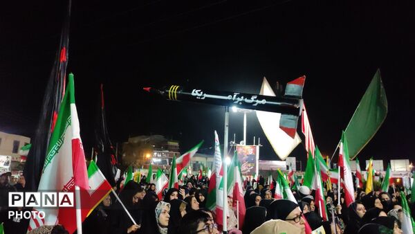 حضوری بی‌پایان با زمزمه نام وطن