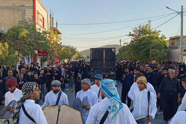 استقبال از ماه محرم با آیین سنتی چاووش‌خوانی در شهر بهمن