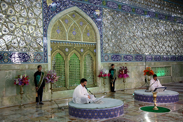 ترتیل خوانی دانش‌آموزان در حرم حضرت معصومه(س)