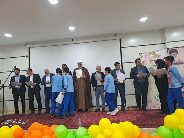  تجلیل از مدیران، مربیان و دانش‌آموزان پیشتاز شهرستان عسلویه