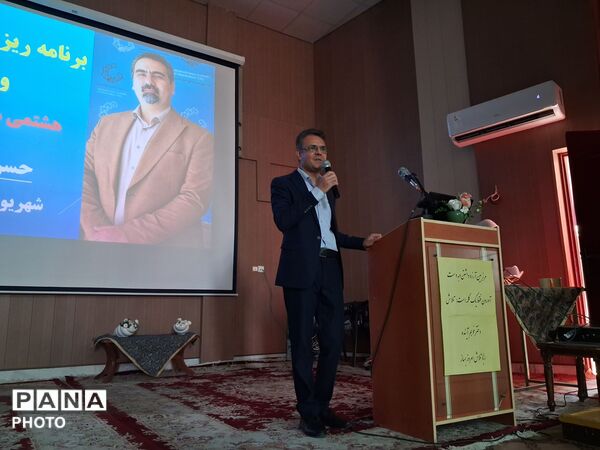 همایش مشاوره انگیزشی و آمادگی برای آزمون های مدارس برتر ویژه دانش آموزان پایه هشتم و نهم دبیرستان وکیلی۱۰