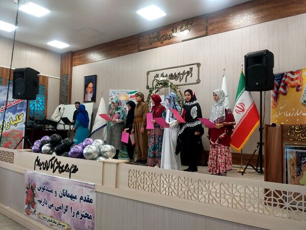 آیین نواختن زنگ ملی مبارزه با استکبار ستیزی در دبیرستان دخترانه متوسطه دوره اول توحید 
