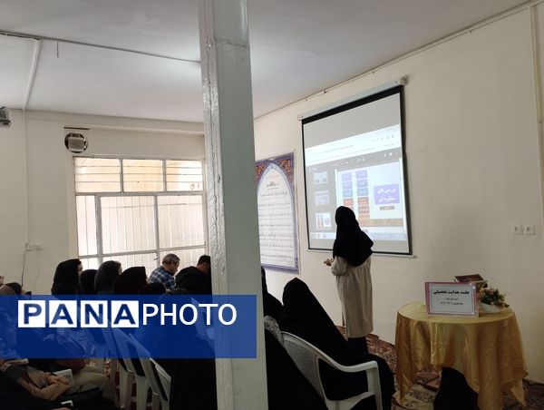 جلسه آموزش خانواده در دبیرستان دخترانه رفعت