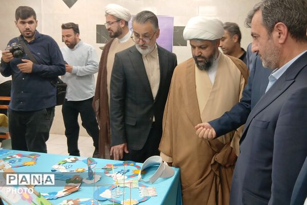 آغاز سال تحصیلی در مدرسه دخترانه مهرنگار باقر شهر با حضور مسئولان 