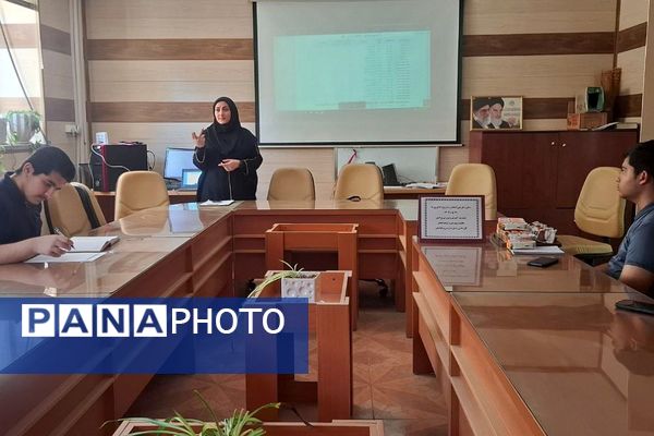 جلسات مشاوره گروهی انتخاب رشته ویژه کنکوری‌های شهرستان ورامین