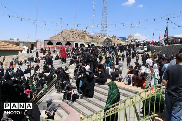 تجمع گسترده جاماندگان اربعین در گاوازنگ؛ زنجان در مسیر اربعین
