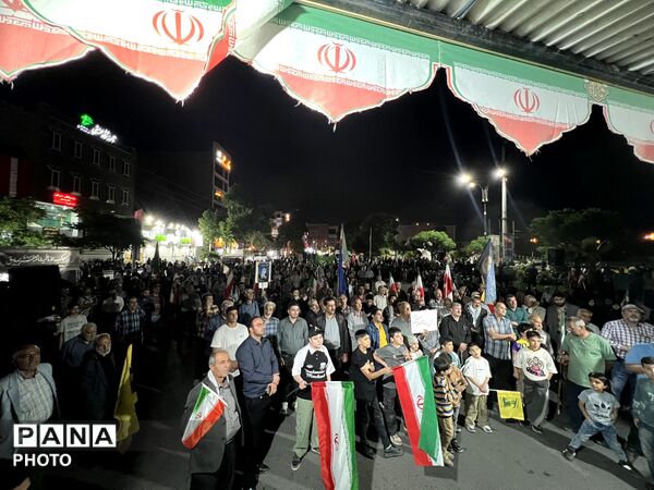 راهپیمایی و تجمع مردمی در هشتگرد ساوجبلاغ با حضور پرشور مردم 