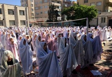 نماز شکرانه‌ پایان سال تحصیلی دانش‌آموزان دبستان صائب تبریز