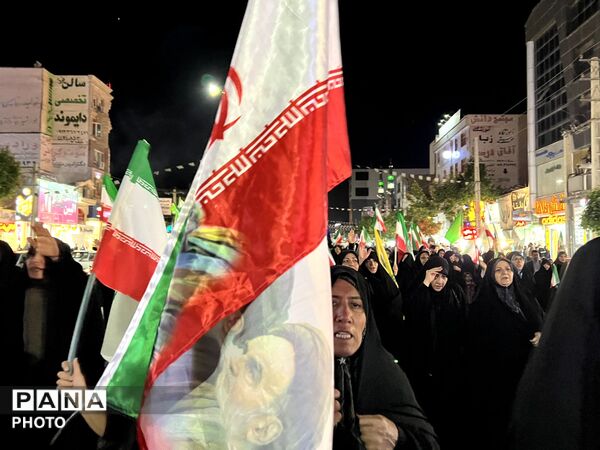 قرائت دعای توسل در هفتاد و سومین شب تجمع مردمی در ساوجبلاغ 