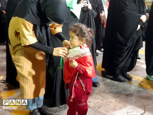 مراسم وداع با شرکت کنندگان مراسم تشییع در رودسر