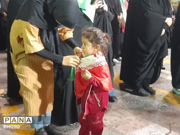 مراسم وداع با شرکت کنندگان مراسم تشییع در رودسر