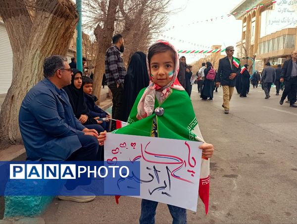 جلوه‌هایی از حضور پرشور دهه نودی‌ها در راهپیمایی ۲۲ بهمن در یزد