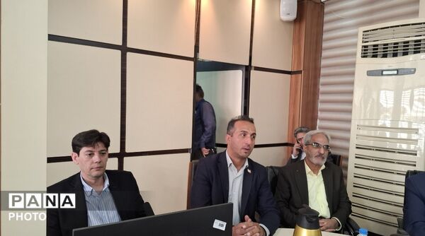 نشست صمیمی وزیر آموزش‌ و پرورش با معلمان دبیرستان رازی
