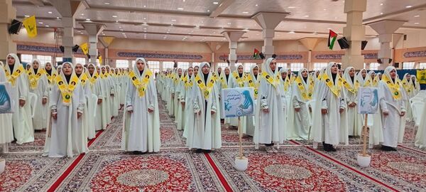گردهمایی بزرگ دانش‌آموزان دختر مدارس غیر دولتی در همایش یاوران مقاومت یاوران نماز