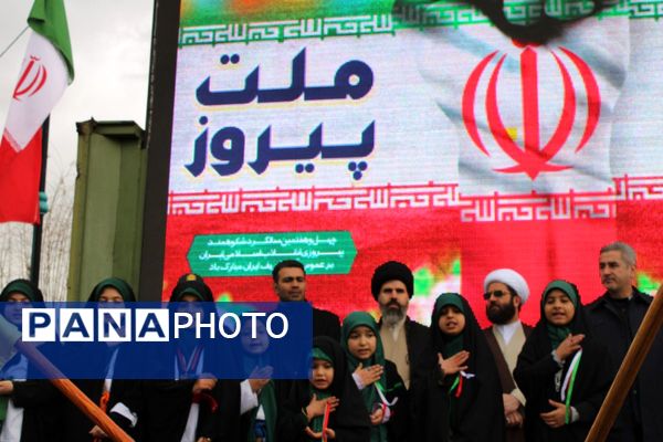 حضور گسترده اقشار مختلف مردم پردیس در راهپیمایی ۲۲ بهمن