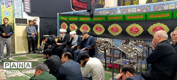 آیین گرامیداشت چهارمین ماهگرد شهادت «رهبر شهید» و شهدای دانش‌آموز دبستان شجره طیبه میناب