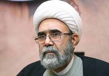 استمرار حضور آگاهانه‌ مردم در صحنه‌های انقلاب‌ عامل خنثی‌سازی‌ توطئه‌های دشمنان است‌