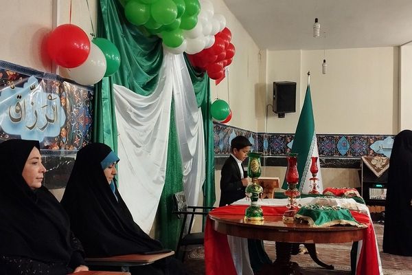 جشن نیمه شعبان در دبیرستان دخترانه صدیقه طاهره ناحیه یک شهرری 