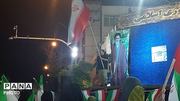 حضور گسترده مردم در تجمعات شبانه عید قربان در میدان جمهوری اسلامی 