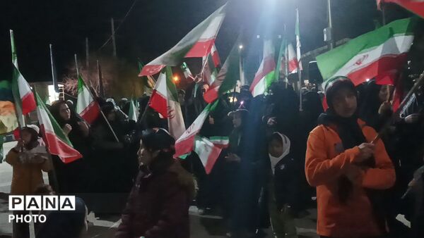 حضور پرشور مردم در بلوار حسینیه شهدای شهر بار