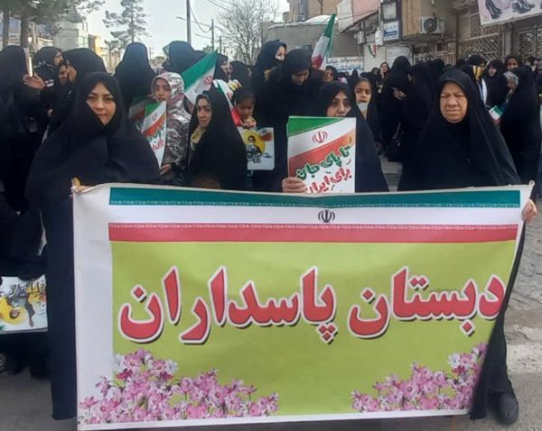  مشقِ اقتدارِ دخترانِ سرخسی در مطلعِ فجرِ ۴۷