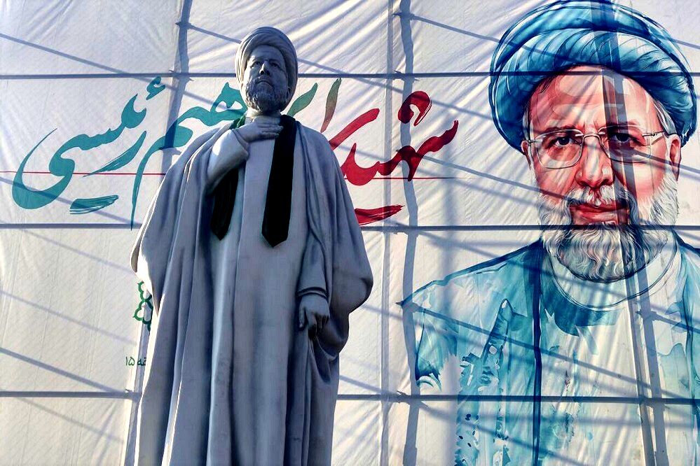 رونمایی از سردیس شهید رئیسی در میدان پاستور تهران