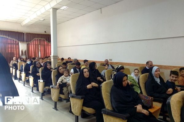 پژوهشگران نوجوان پیشوا روی سکوی افتخار