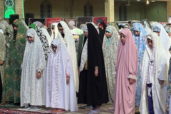 قاب‌هایی از خلوت عاشقانه دانش‌آموزان اسلامشهری در اعتکاف