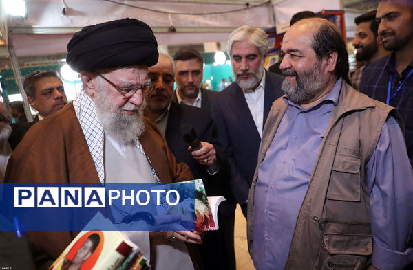 بازدید رهبر معظم انقلاب اسلامی از سی‌وپنجمین نمایشگاه کتاب تهران