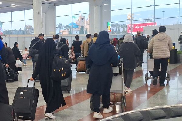 استقبال از زائران حرم امام رئوف در فرودگاه شیراز