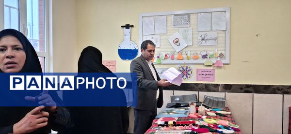 بازدید معاون توسعه و پشتیبانی آموزش و پرورش خلیل آباد از بازارچه کار آفرینی جوانه های انقلاب