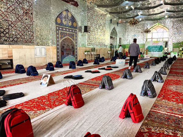 رزمایش مهر تحصیلی؛ اهدا ۲۰۰ بسته لوازم التحریر به دانش آموزان نیازمند