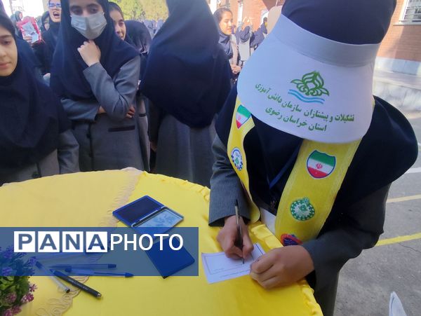  انتخابات شورای دانش‌آموزی در دبیرستان فرزانگان ۴ ناحیه ۷مشهد